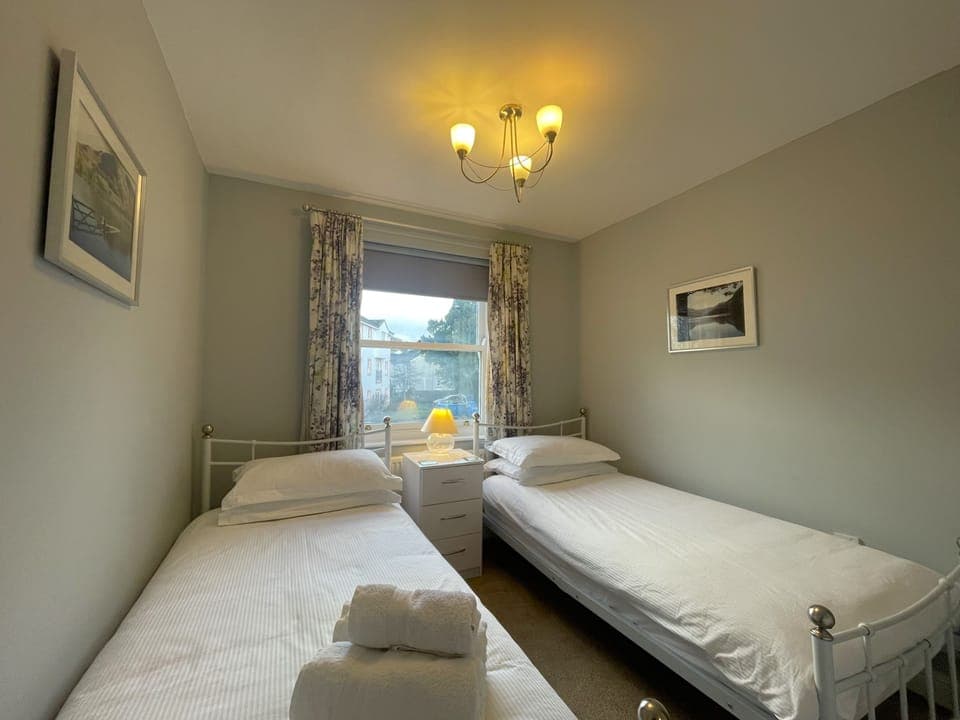 The twin also enjoys the luxury of fresh, high quality linen and towels.