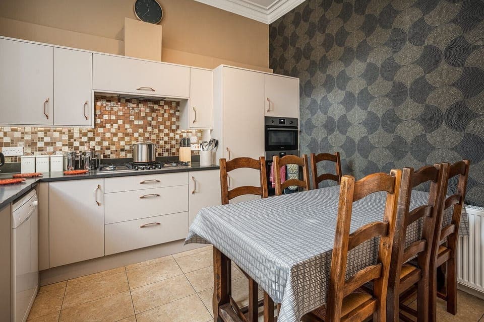 Fully equipped kitchen.