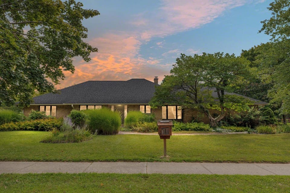 Welcome! Little Free Library for Your Enjoyment.