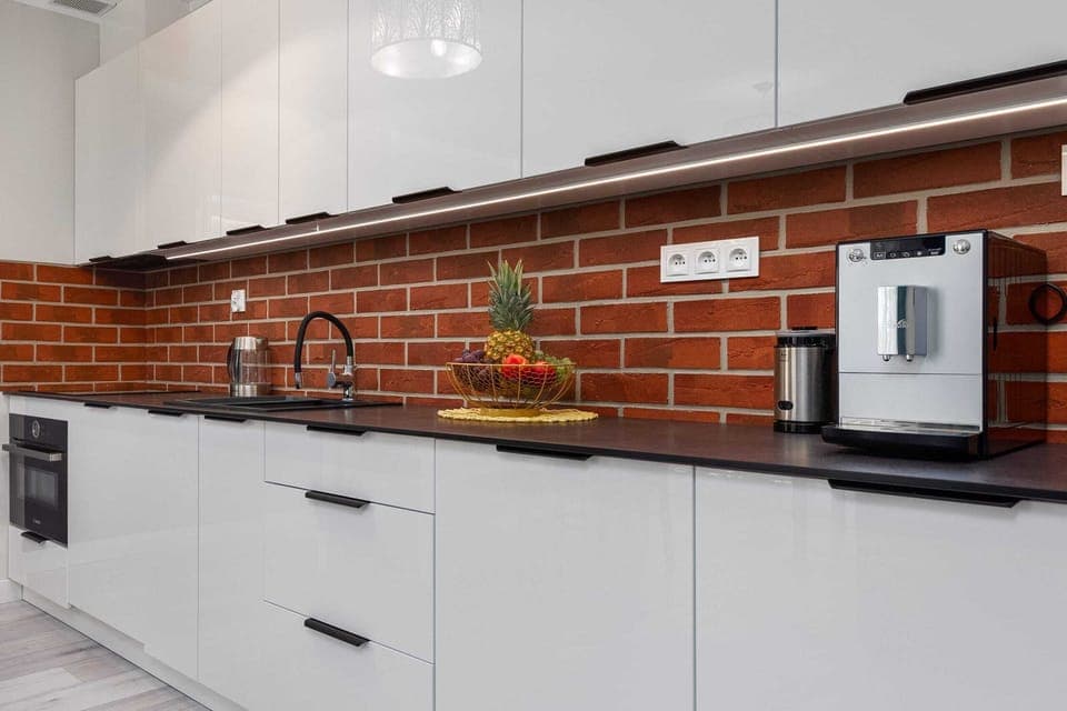 Modern, fully equipped kitchenette. 