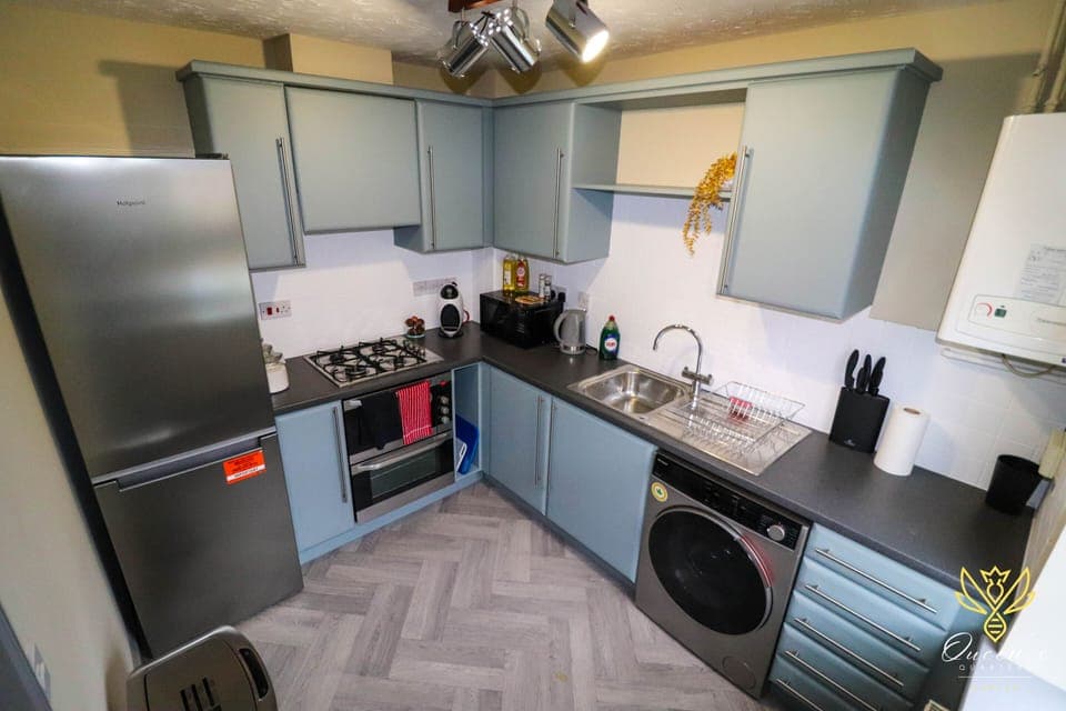 Fully equipped kitchen with Washer/dryer available for your stay.