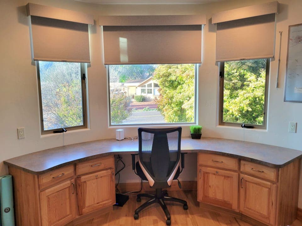 Perfect working space with lots of natural light