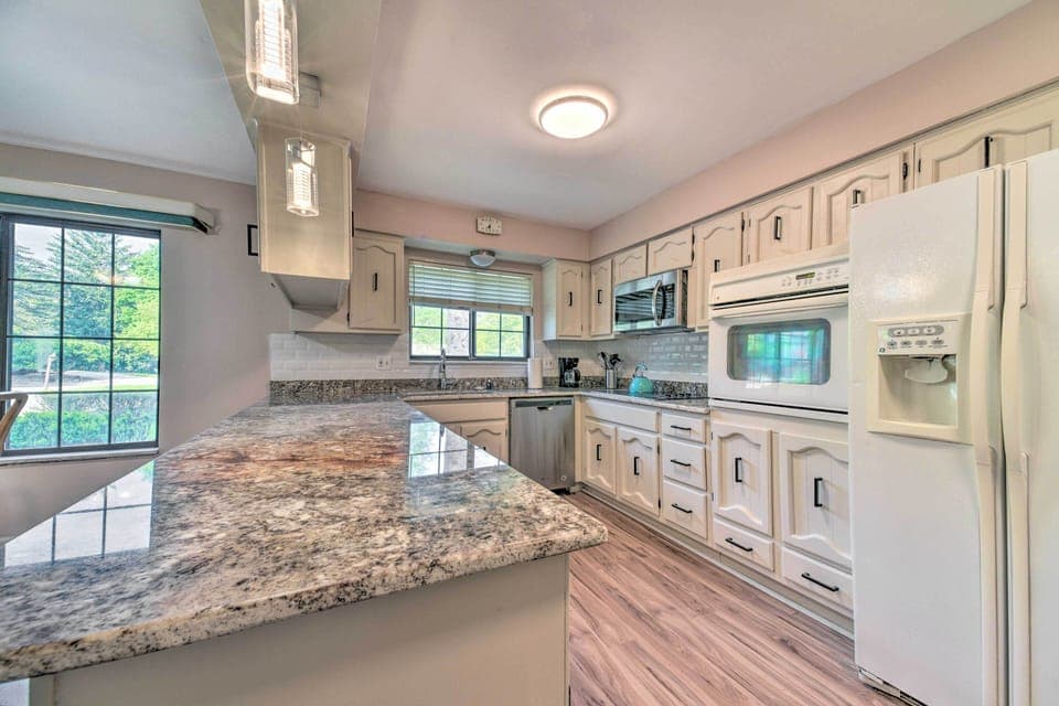 West Bloomfield Township Vacation Rental | 4BR | 2.5BA | 2 Steps Required