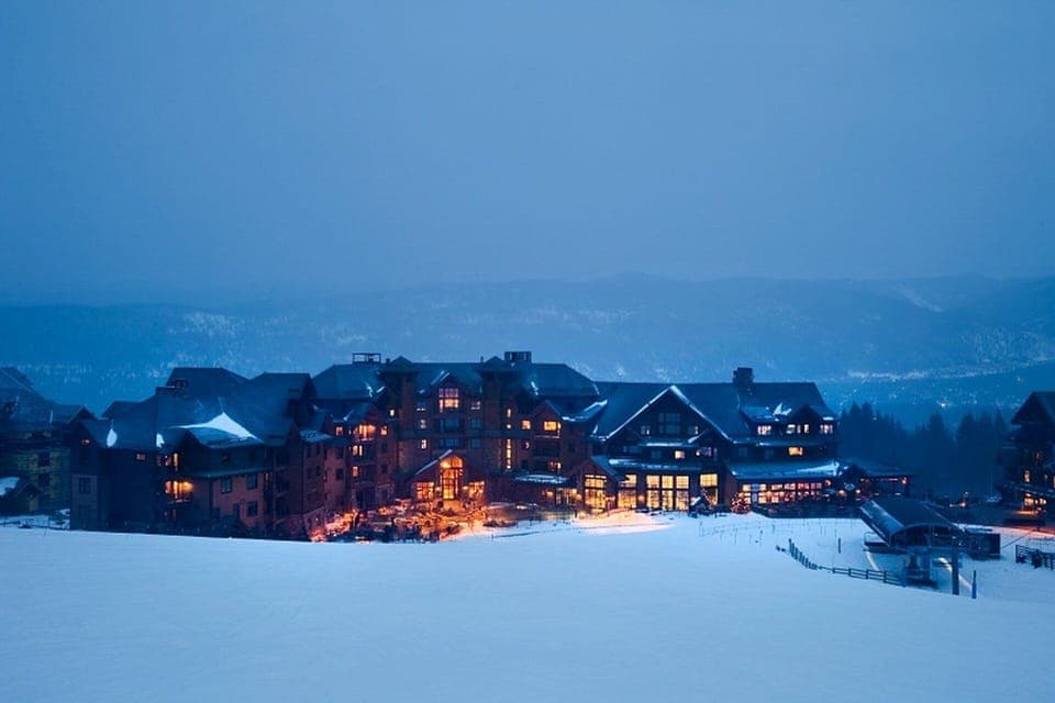 GLP7 viewed from slope in the evening.