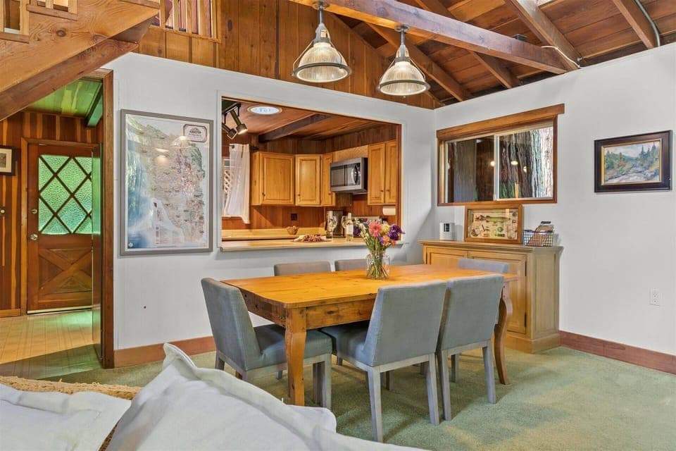 A great transition between kitchen and dining room