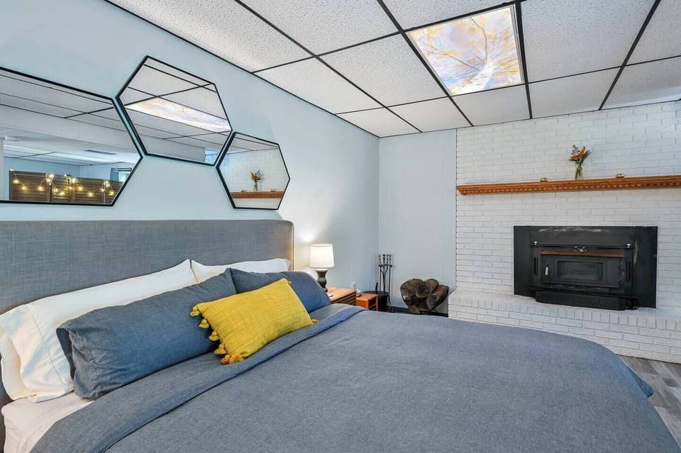 Snuggle up in a luxurious king size bed in front of the fireplace.