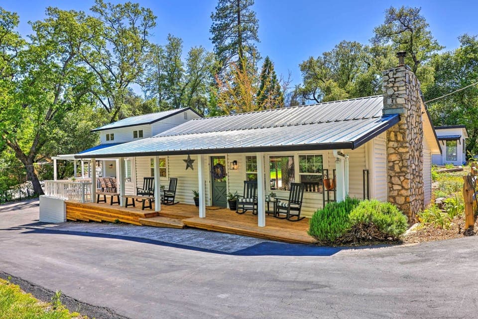 Murphys Vacation Rental | 4BR | 3BA | 2,733 Sq Ft | 2 Steps Required