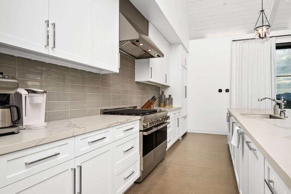 Cook delicious meals for breakfast, lunch, and dinner in this fully equipped kitchen. We suggest grabbing some ingredients from a local farm.