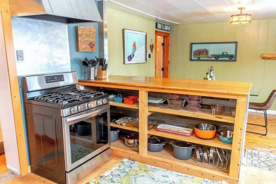 “The kitchen was the best stocked I’ve ever seen — all the coffee/tea supplies, pantry items like oil, salt, butter etc, and even a beer fridge with “first one on us” ” —Jessica