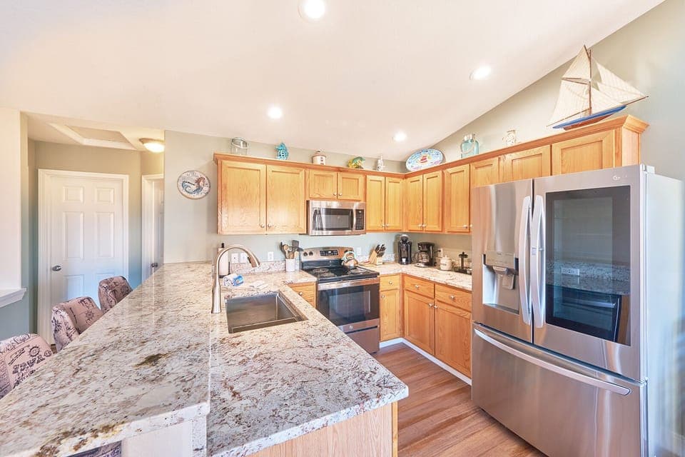 Kitchen - Fully stocked for all your cooking needs