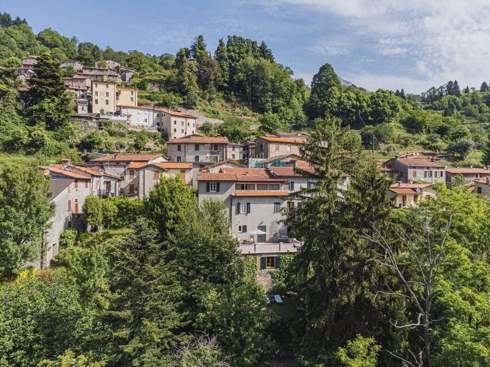 Sky, Building, Cloud, Mountain, Tree, Natural Landscape, House, Mountainous Landforms, Residential Area, City