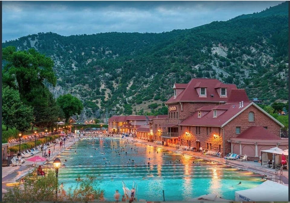 2 minutes to Hot Springs
