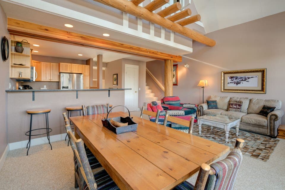 The open concept living area makes entertaining a breeze | Main Level