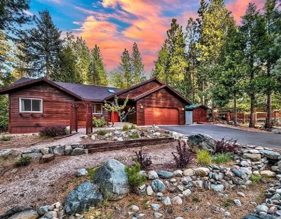 Beautiful cabin in nice quiet neighborhood.