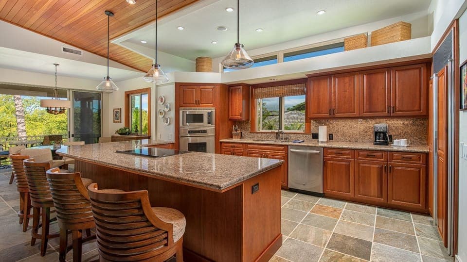 Spacious and fully equipped kitchen