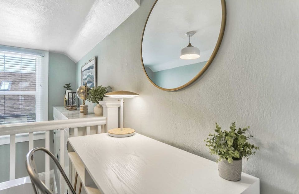 Versatile Workspace and Relaxation Hub! This Amazing Table Invites You to Work, Read, and Enjoy a Coffee. Plus, a Lovely Mirror to Start Your Day Beautifully.