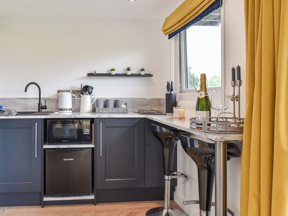 Kitchen area | Honeypot Lodge - Sunny Pooh Corner, Beaworthy