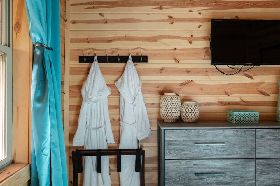 Guests can expect comfort and modern amenities while enjoying rugged nature