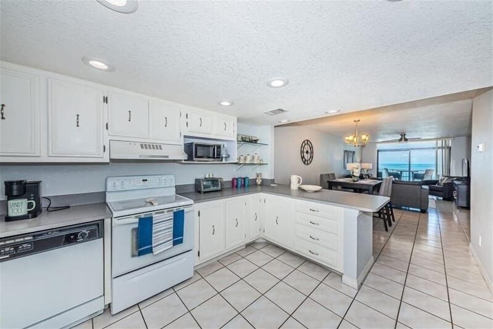 Foyer/ kitchen view
