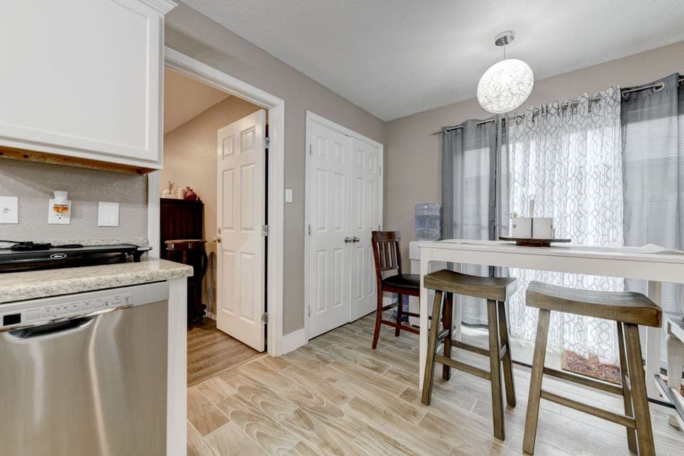 dining area open to kitchen n living 