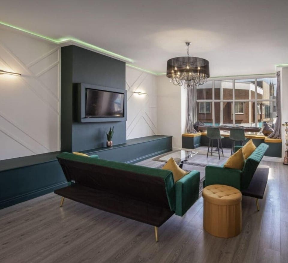 Living Room / Lounge