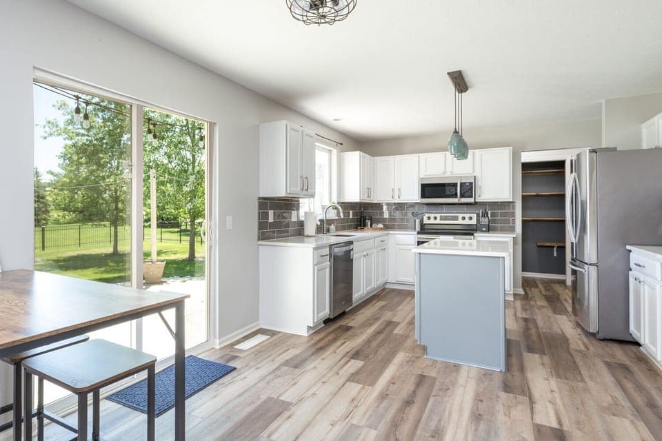 Fully stocked kitchen!