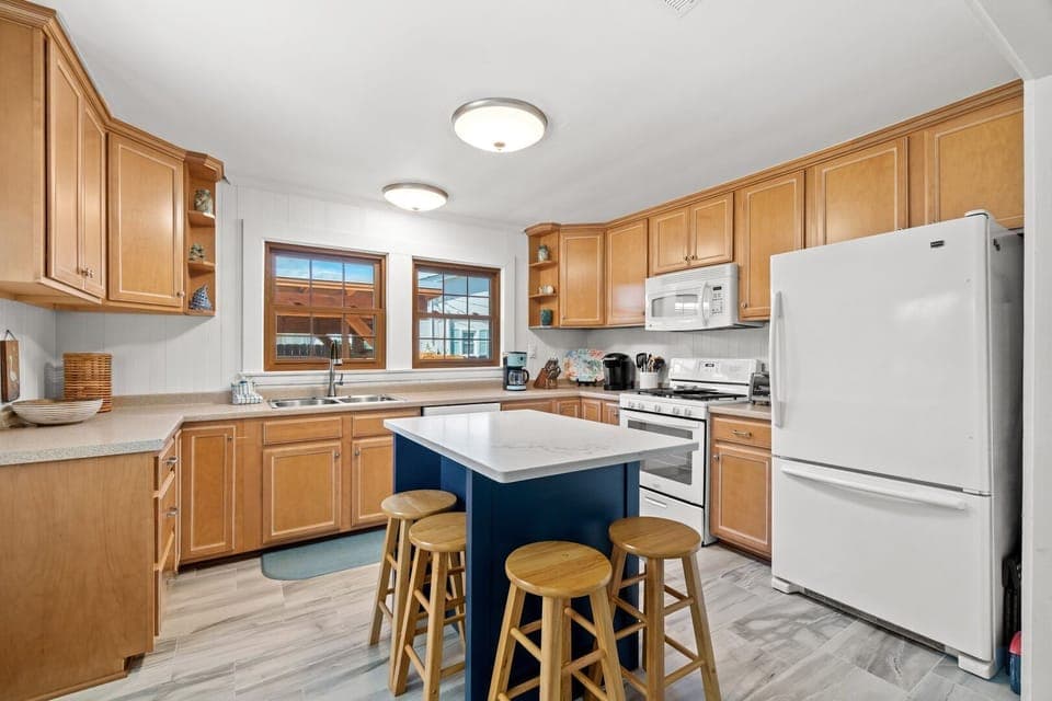 6-seater Breakfast Bar