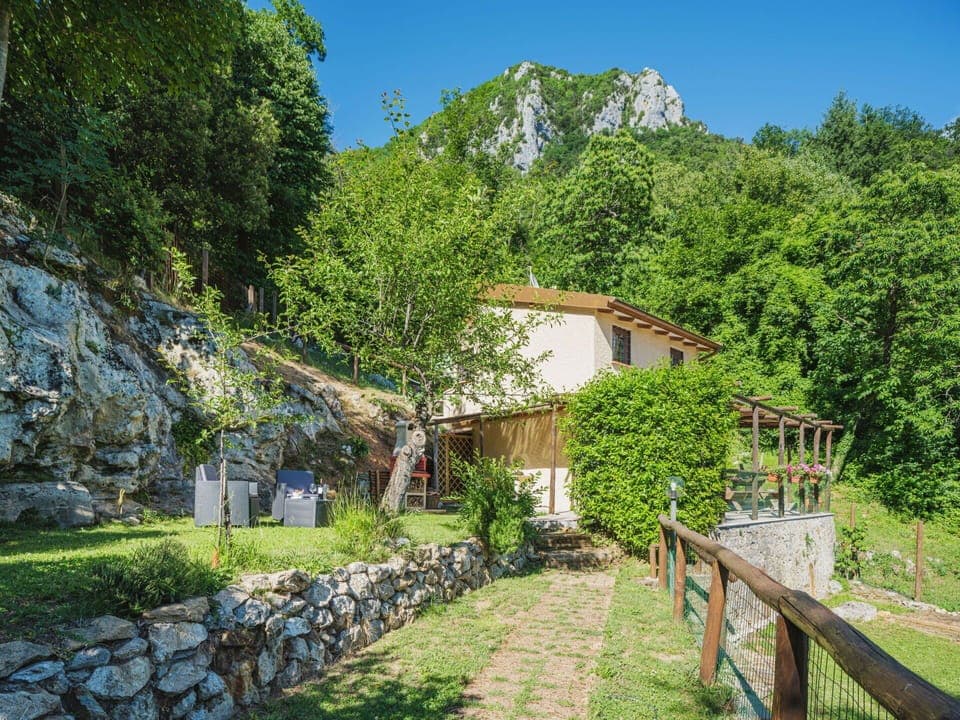 Plant, Building, Sky, House, Natural Landscape, Tree, Vegetation, Land Lot, Cottage, Grass