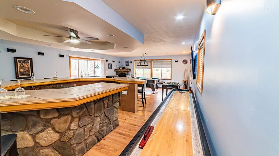 Bar and Game zone ! 