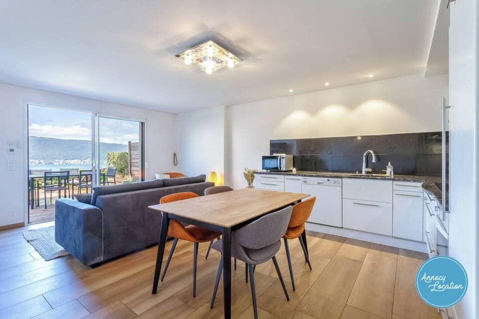 Salle à manger - salon - cuisine