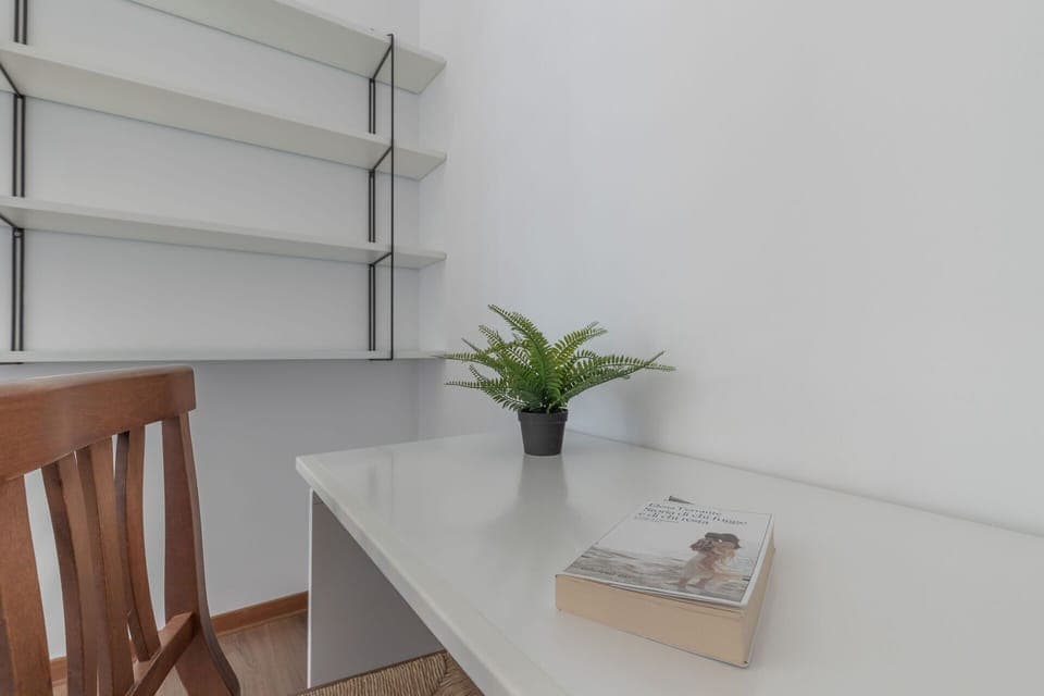 Table, Furniture, Plant, Flowerpot, Houseplant, Building, Shelving, Chair, Rectangle, Wood