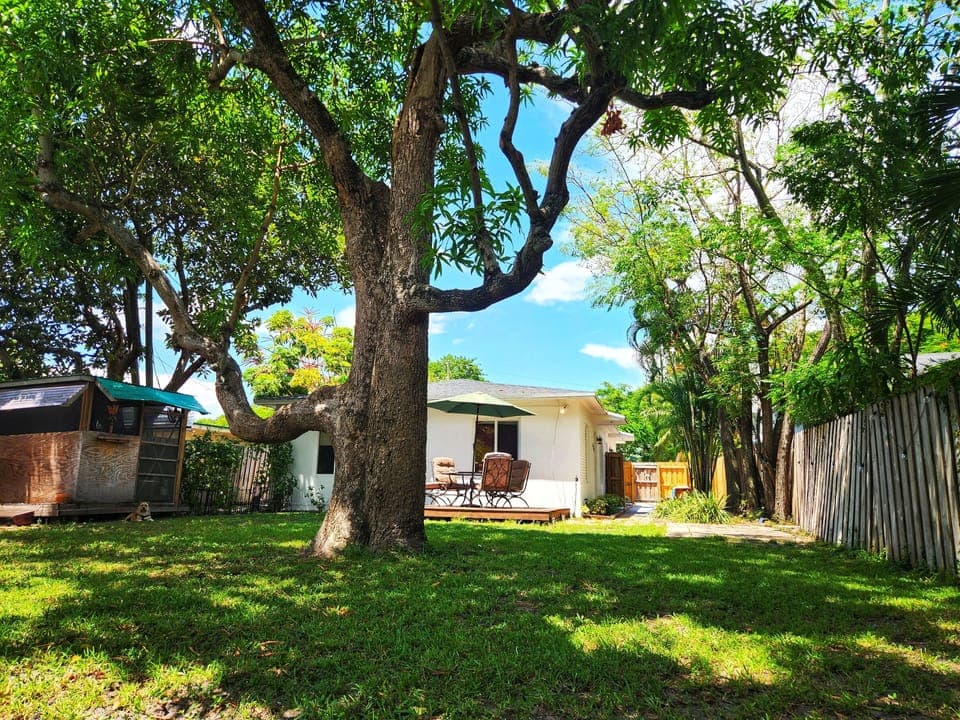 spacious backyard, pet friendly