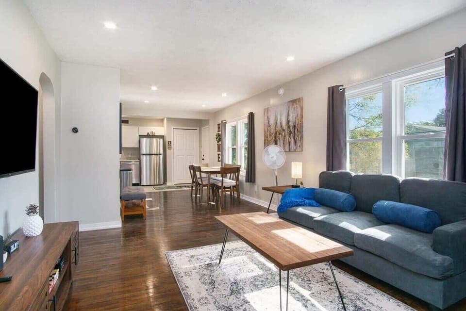 Cozy Living Area with 55" smart TV