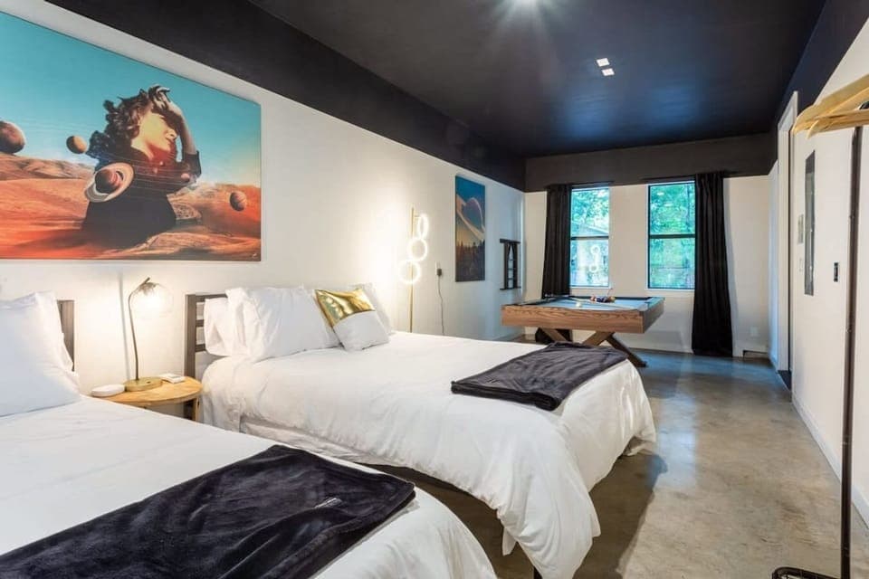 Double Queen Bedroom With Pool Table