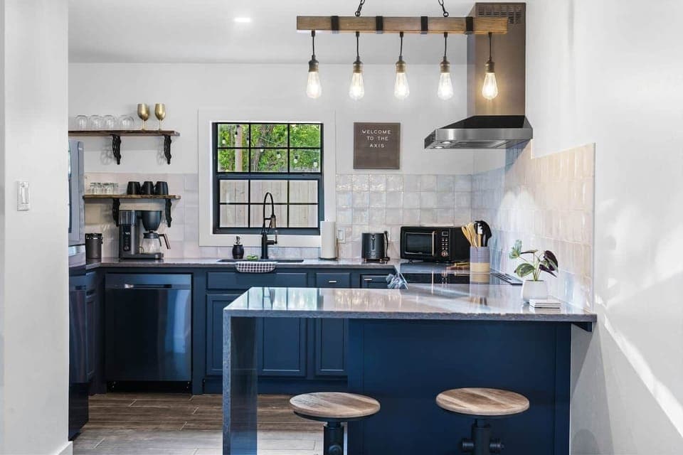 Beautifully appointed kitchen with bar top