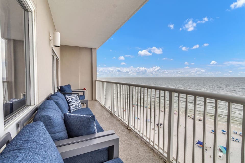 Tradewinds 1205, 2 bedroom 2 bathroom, 12th floor, sleeps 9. Managed by Island Rentals