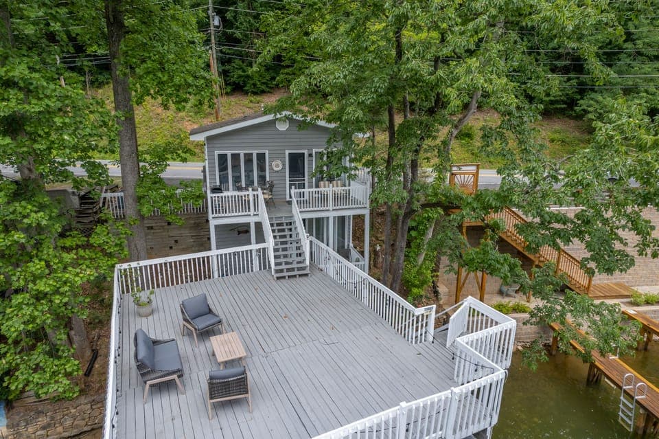 Welcome to Lake Lure! Large deck out back overlooking the lake from this cozy cottage