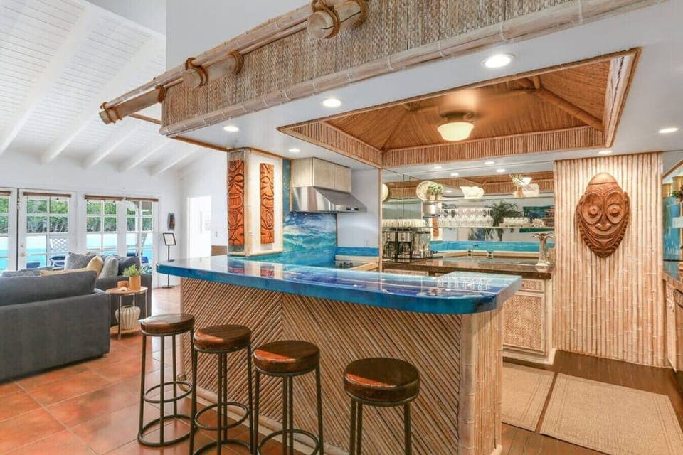 Tiki Bar