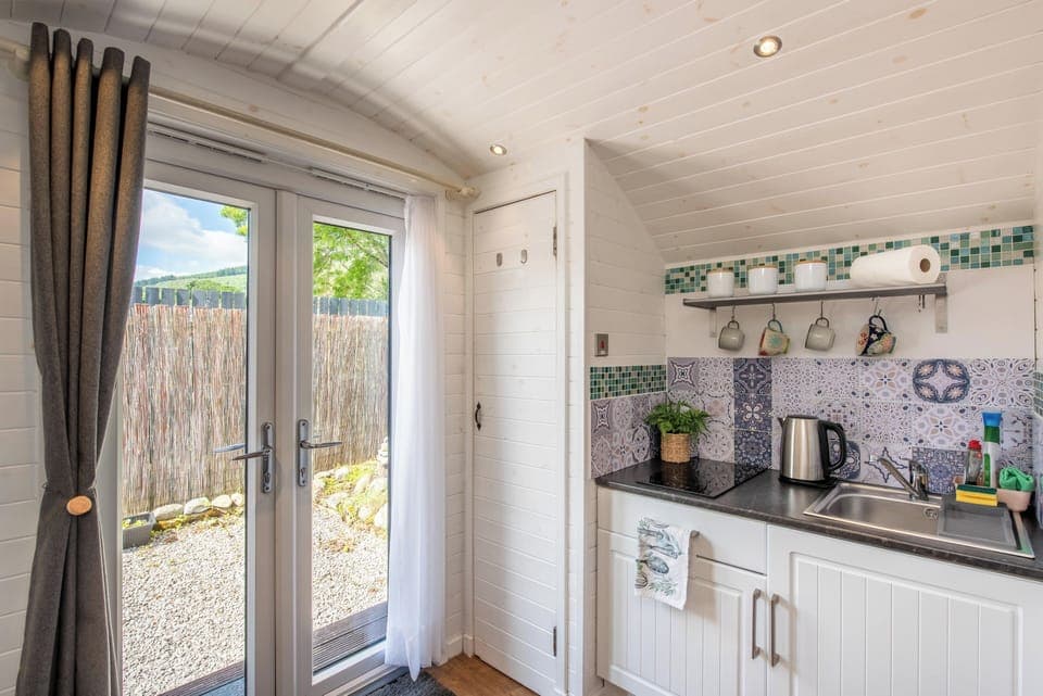 The front 2 doors can be fully opened to enjoy the outdoors. 