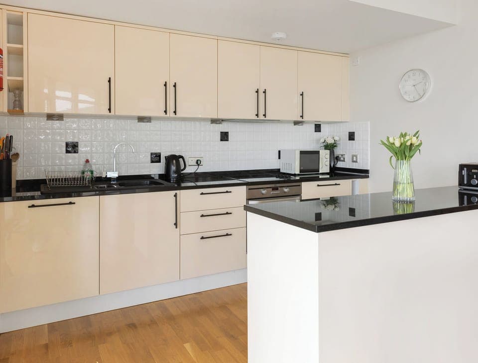 Fully appointed fitted kitchen | Apartment 22 - Horizon View, Westward Ho!