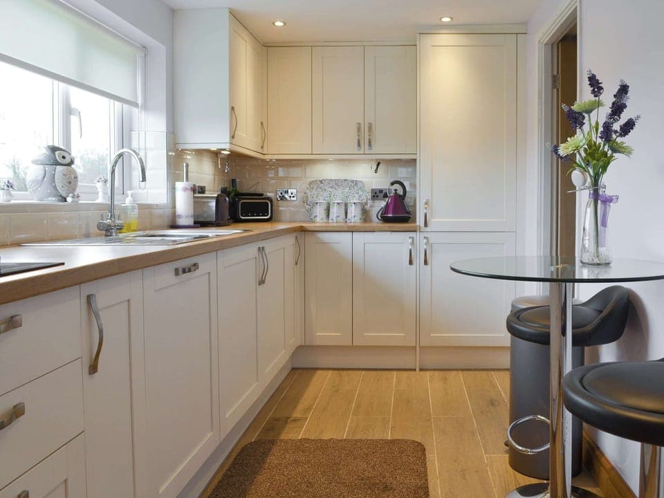 Well-equipped fitted kitchen | Pen Parc, Rhosybol, near Amlwch