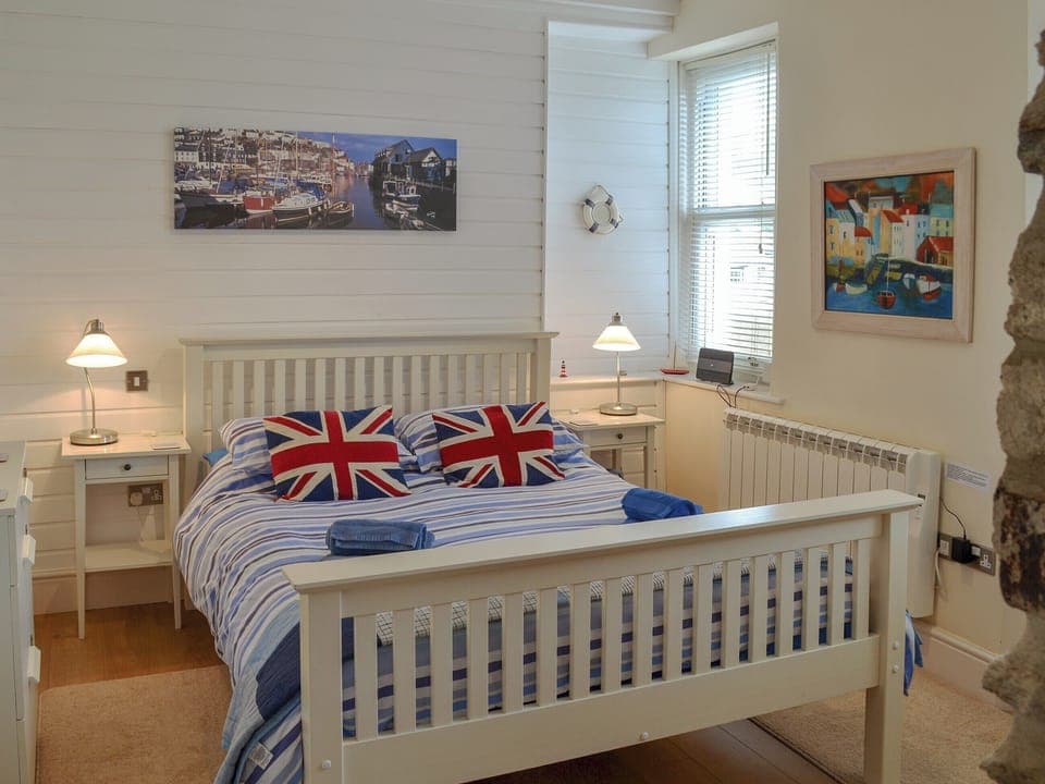 Comfortable double bedroom | Seacharm, Gorran Haven