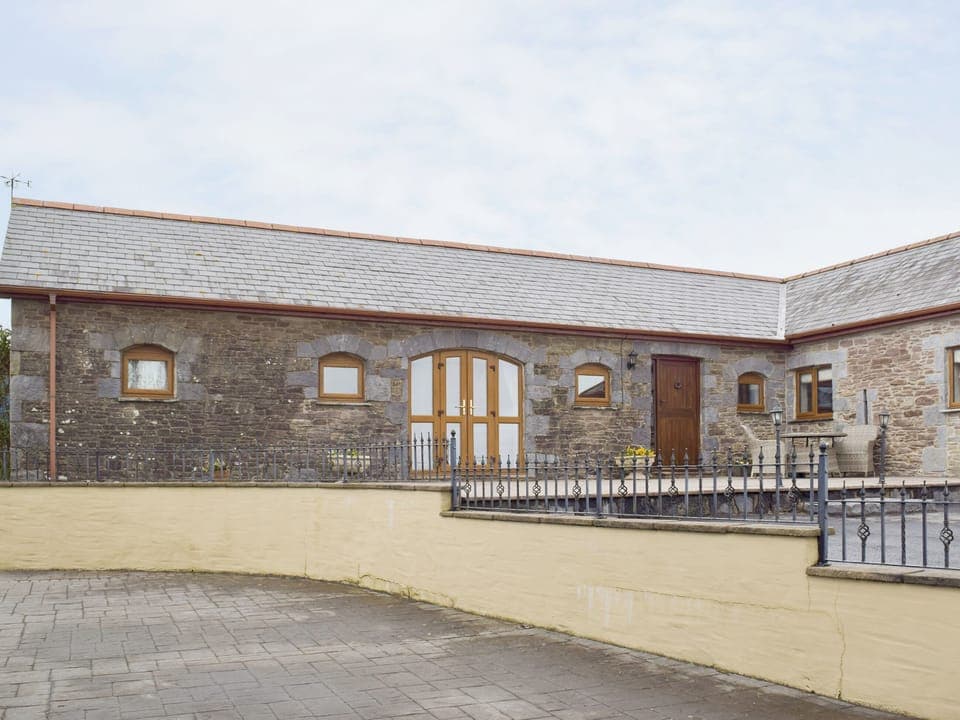 Lovely holiday home with ample parking | Hayloft Cottage - Croft Farm Cottages, Ludchurch, near Narberth