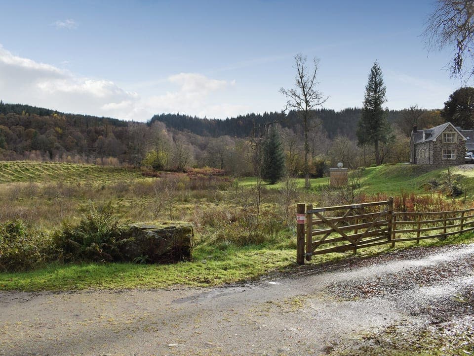 Surrounding countryside | Craigmuick Cottage, Aberfoyle