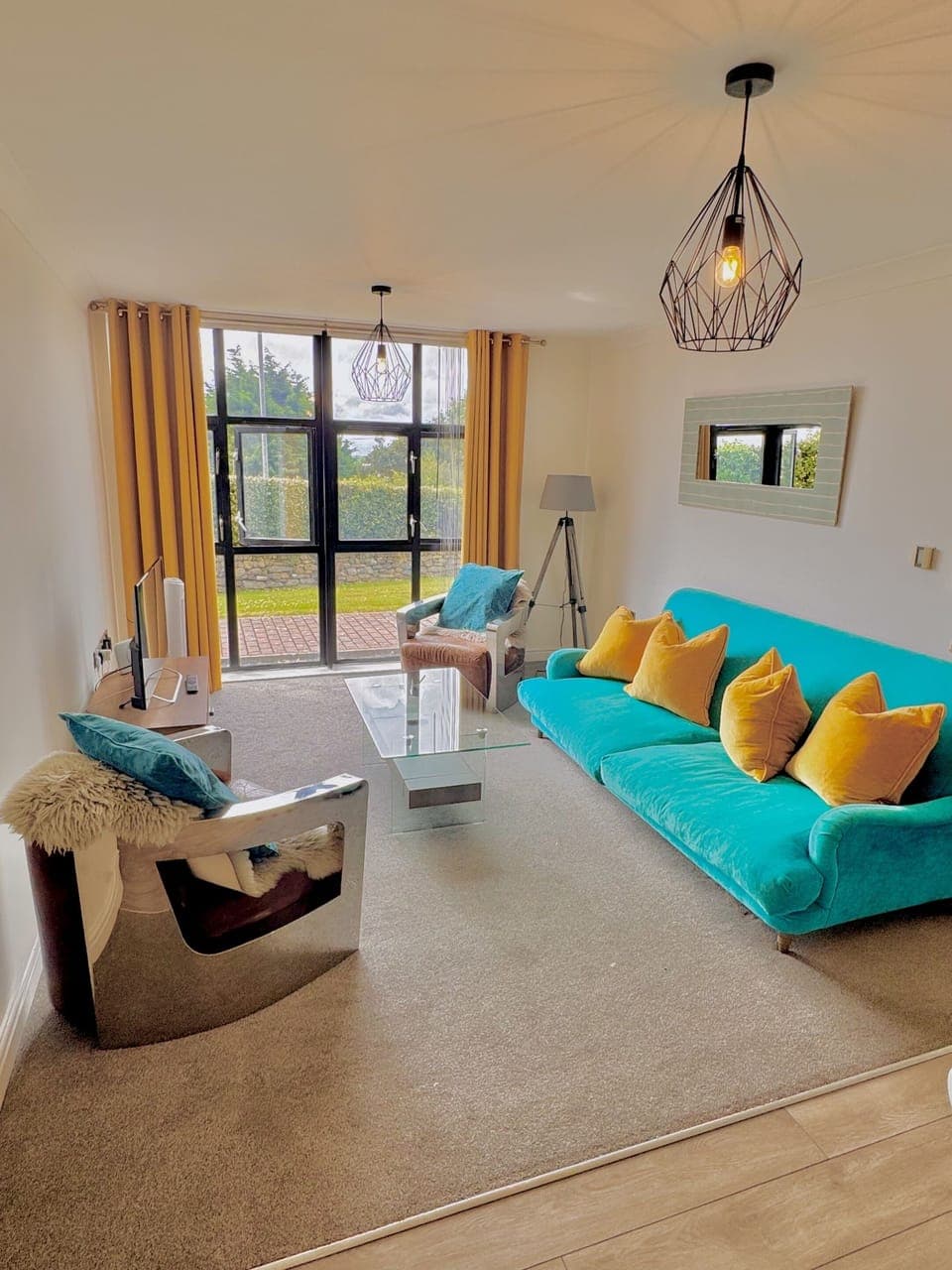 Living Room / Lounge