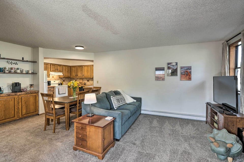 Living Room | Smart TV | WiFi