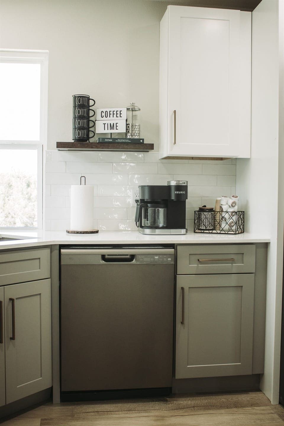 Dual coffee pot and Keurig for all your coffee needs.