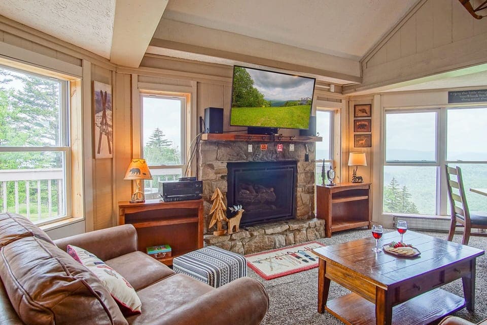 You can sit by the gas fireplace and watch skiers on Cupp Run & Shay's Revenge.