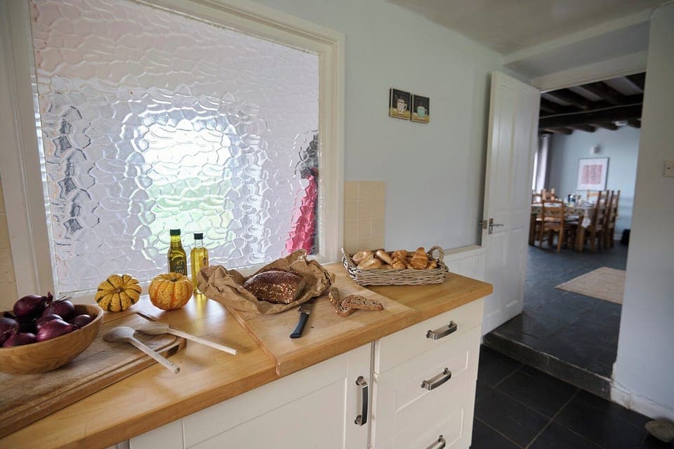 Kitchen | Granary - Bach Wen Cottages, Clynnog Fawr