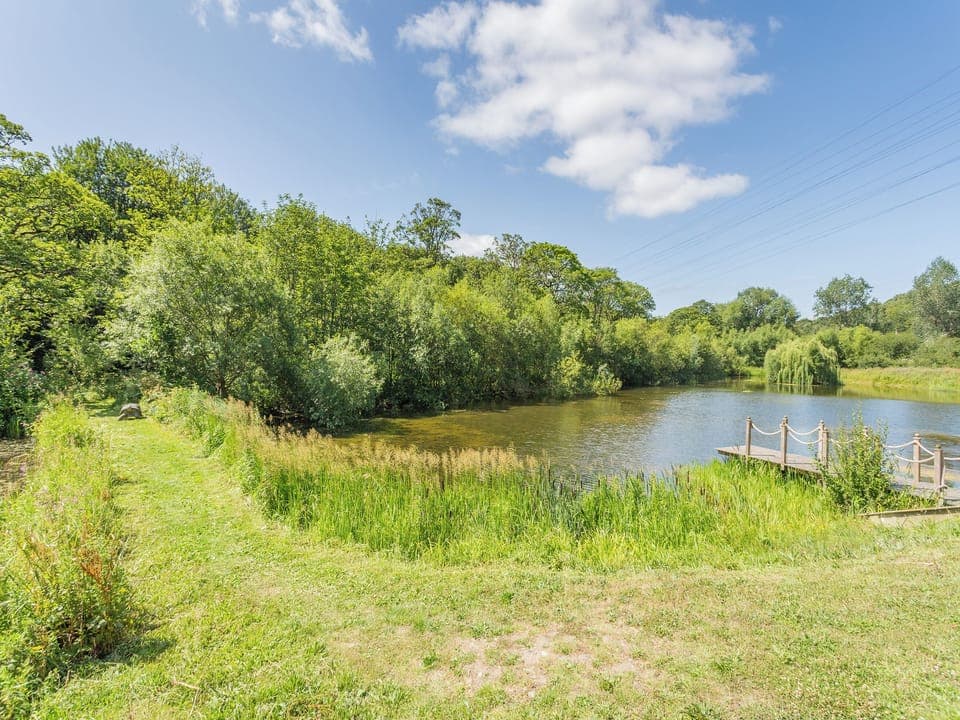 Surrounding area | Waterside Lodge Four - Ashgrove Country Park, Elland